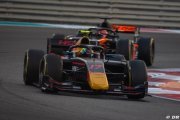 F2, Yas Marina, Feature Race: Iwasa holds off Drugovich in last-lap battle