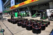F1 teams, Pirelli, race against delays in China
